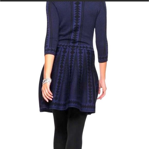 NINA LEONARD ~Black on Blue Geometric Print Sweater Dress ~ Size Medium - Picture 3 of 9